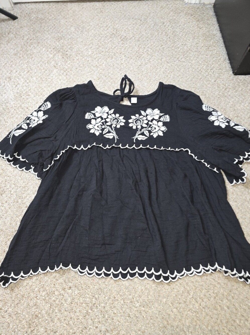 Old Navy Boho Black Top with White Floral Embroidery Size Xxl